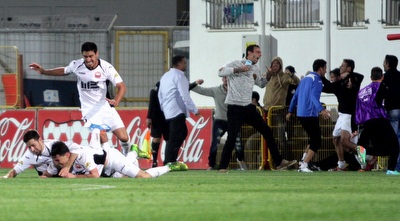 שחקני רעננה חוגגים (יניב גונן)