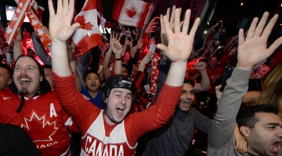אוהדי קנדה חוגגים (רויטרס)