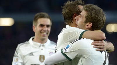 מולר ומנדזוקיץ´ חוגגים (רויטרס) מולר ומנדזוקיץ´ חוגגים (רויטרס)