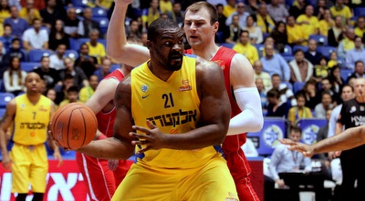 סופו מול פרחוסקי. &qout;הוא גדול ורחב&qout; (רדאד ג´בארה) סופו מול פרחוסקי. &qout;הוא גדול ורחב&qout; (רדאד ג´בארה)