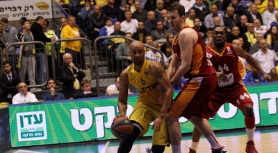 דווין סמית´ חודר מילאן מצ´באן (חגי ניזרי)