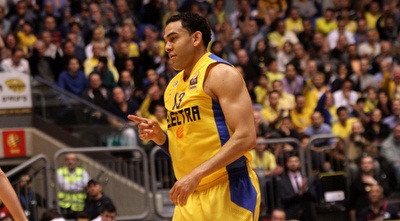 דייויד בלו לאחר צליפה נוספת מחוץ לקשת (חגי ניזרי)