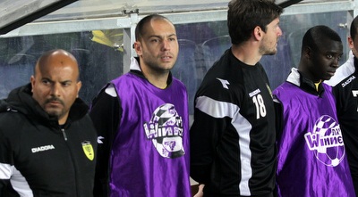 אבירם ברוכיאן על הספסל. מחכה להזדמנות (יניב גונן)