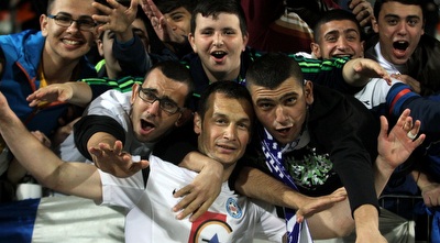 סליחי חוגג עם האוהדים (עמית מצפה)