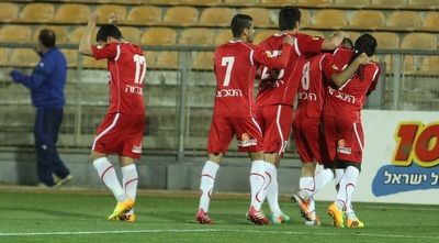 שחקני הפועל חיפה חוגגים (עמית מצפה)