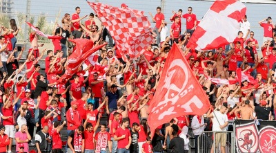 אוהדי הפועל ת&qout;א ביציע (משה חרמון)