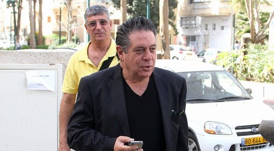 שאול אייזנברג. &qout;חלוץ חרץ את דינו בתפקיד&qout; (רדאד ג´בארה)