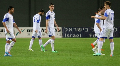 שחקני הנבחרת מדוכאים (משה חרמון) שחקני הנבחרת מדוכאים (משה חרמון)