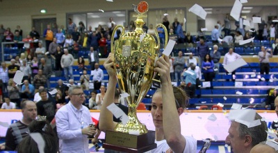 לויצקי עם הגביע (רדאד ג´בארה) לויצקי עם הגביע (רדאד ג´בארה)