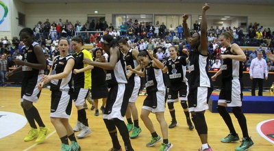 שחקניות רמלה חוגגות (רדאד ג´בארה)