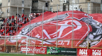 אוהדי הפועל ת&qout;א (חגי ניזרי) אוהדי הפועל ת&qout;א (חגי ניזרי)