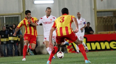 גילי ורמוט כובש. שער ענק (חגי ניזרי) גילי ורמוט כובש. שער ענק (חגי ניזרי)