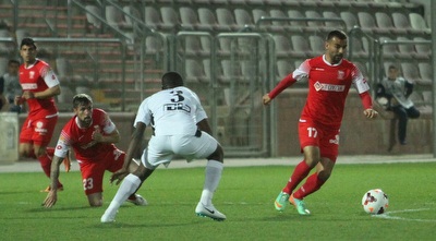 חמד גנאים עם הכדור, קסונדה משגיח (עמית מצפה)