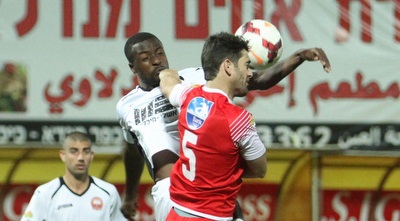 אברהם פאס במאבק אווירי עם ממאדו צ´אם (עמית מצפה)