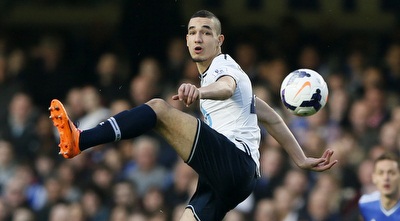 בנטאלב קופץ. איים על השער (רויטרס) בנטאלב קופץ. איים על השער (רויטרס)