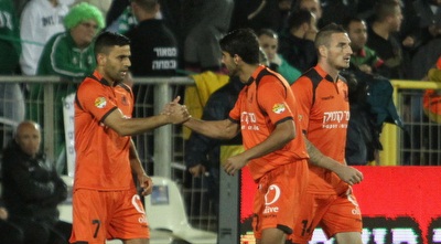 ראלי חוגג עם צעירי שעק ענק (עמית מצפה)