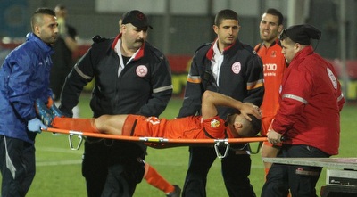 רפי דהן מפונה לביה&qout;ח (עמית מצפה)