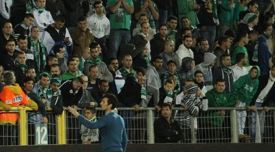 אוהדי חיפה זועמים על בנאדו (עמית מצפה)