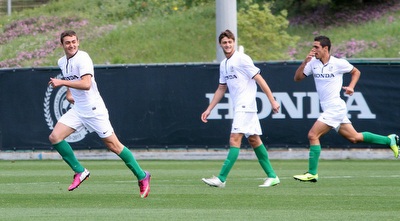 שחקני מכבי חיפה חוגגים (חגי ניזרי)