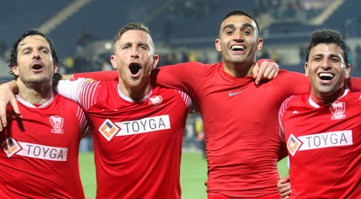 שחקני סכנין חוגגים (רדאד ג&acute;בארה)