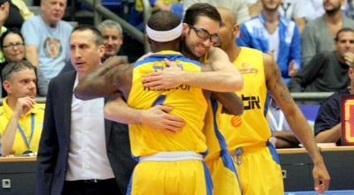 יוגב אוחיון וטייריס רייס חוגגים (משה חרמון) יוגב אוחיון וטייריס רייס חוגגים (משה חרמון)