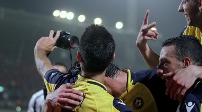 זהבי עושה סלפי עם המצלמה של צלם ONE (יניב גונן)