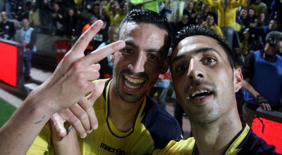 זהבי עושה סלפי עם המצלמה של צלם ONE (יניב גונן)