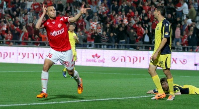 עומר דמארי חוגג עם פיו פיו (יניב גונן)