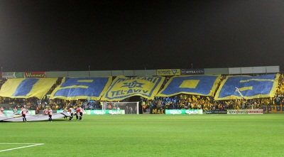 שלט אוהדי מכבי ת&qout;א (שי לוי)