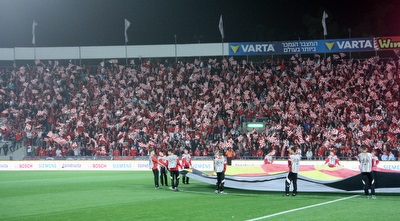 אוהדי הפועל ת&qout;א בבלומפילד (יניב גונן)