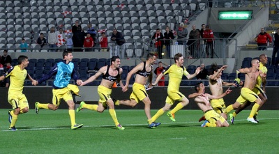 שחקני מכבי ת&qout;א חוגגים (יניב גונן)