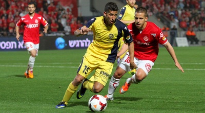 דר מיכה עם הכדור (שי לוי)