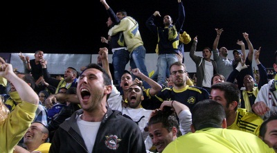 אוהדי מכבי בטירוף (יניב גונן) אוהדי מכבי בטירוף (יניב גונן)