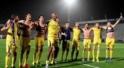 שחקני מכבי ת&qout;א חוגגים (שי לוי) שחקני מכבי ת&qout;א חוגגים (שי לוי)