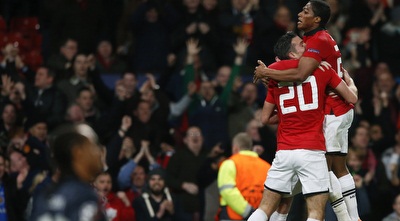 ולנסיה קופץ על ואן פרסי (רויטרס)