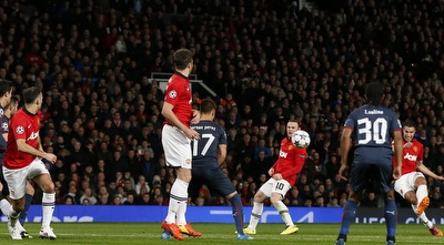 ואן פרסי מסובב לרשת (רויטרס)