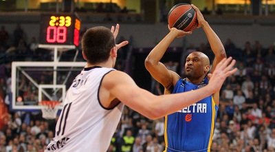 דווין סמית´ זורק (GettyImages)