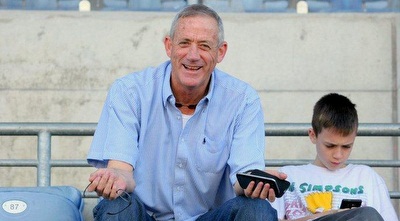 בני גנץ (משה חרמון)