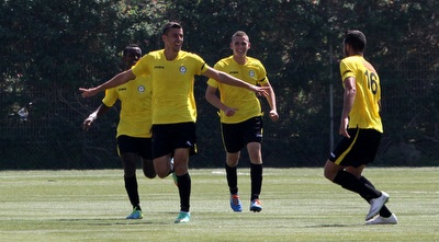 שחקני נתניה חוגגים (חגי ניזרי)