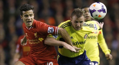 קוטיניו מנסה לחלץ כדור (רויטרס)