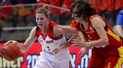 מירב דורי חודרת לסל (עודד קרני, מנהלת ליגת ווינר) (ONE)