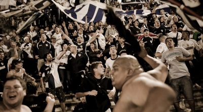 לאחר מספר חודשים הכל התפורר. מבט מקרוב ליציעי הסנטנריו  