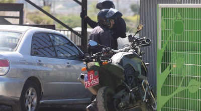 אנשי המשטרה (גיא בן זיו)