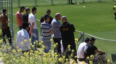 האוהדים באימון בית&qout;ר (גיא בן זיו)