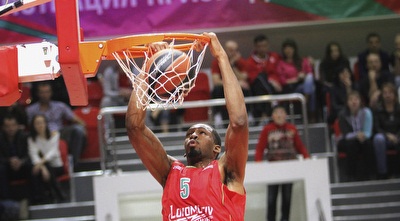 דריק בראון מטביע (GettyImages)