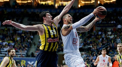 דניאל האקט עולה לסל (GettyImages)