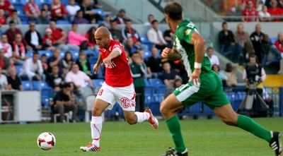 אבוטבול בועט (יניב גונן)