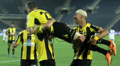 בית&qout;ר חוגגת (יניב גונן)