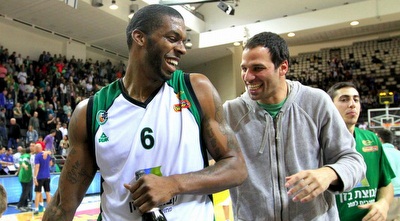 דונטה סמית´ וקוקיה חוגגים (שי לוי) דונטה סמית´ וקוקיה חוגגים (שי לוי)