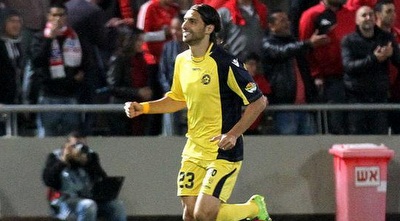 ברק בדש חוגג. הרכש החדש של הצהובים פורע שטרות (רדאד ג´בארה) ברק בדש חוגג. הרכש החדש של הצהובים פורע שטרות (רדאד ג´בארה)